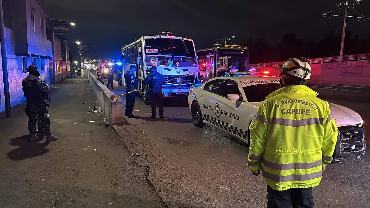 Asesinan a pasajero durante asalto en camión sobre la carretera México-Puebla