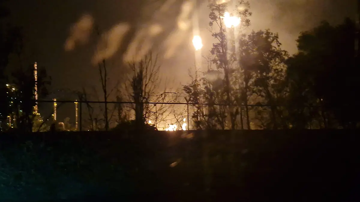 Incendio en la Refinería de Salamanca fue provocado por lluvia torrencial atípica, informa Pemex