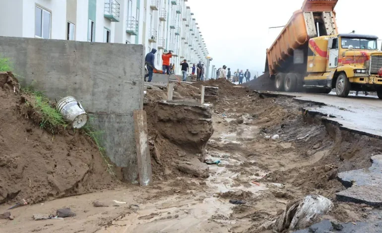 Deslave afecta viviendas en Veracruz tras lluvias; obras de remediación ya iniciaron