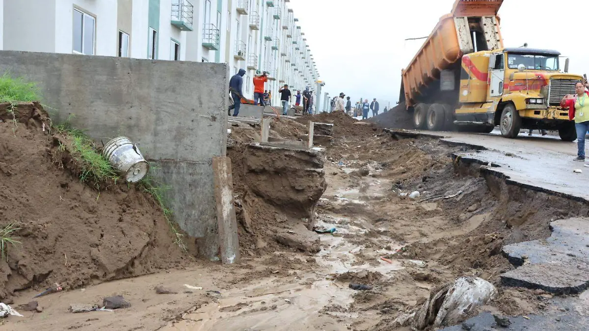 Deslave afecta viviendas en Veracruz tras lluvias; obras de remediación ya iniciaron