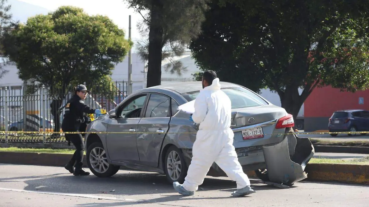 Trailero atropella y mata a automovilista tras incidente vial en Tlalnepantla