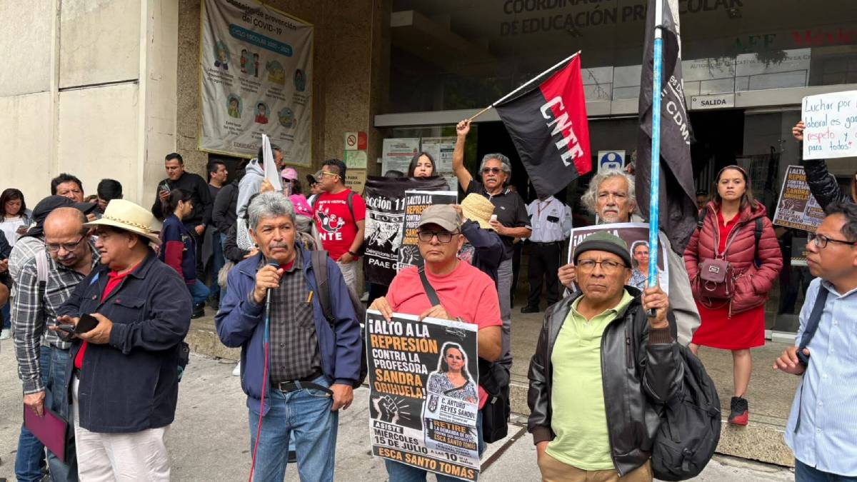 CNTE retoma protestas frente a la SEP en Ciudad de México por incumplimiento de acuerdos